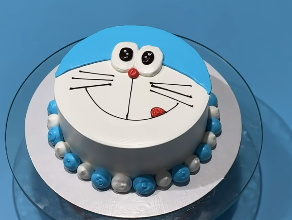 Doraemon face birthday cake