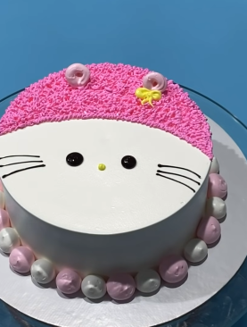 Cute kitty Strawberry Cake